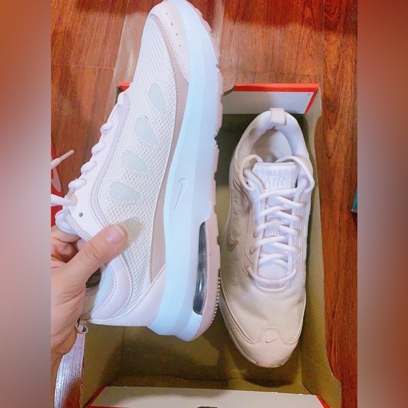 NWT Nike Air Max AP Women’s Shoes 11 light pink color - Picture 10 of 12